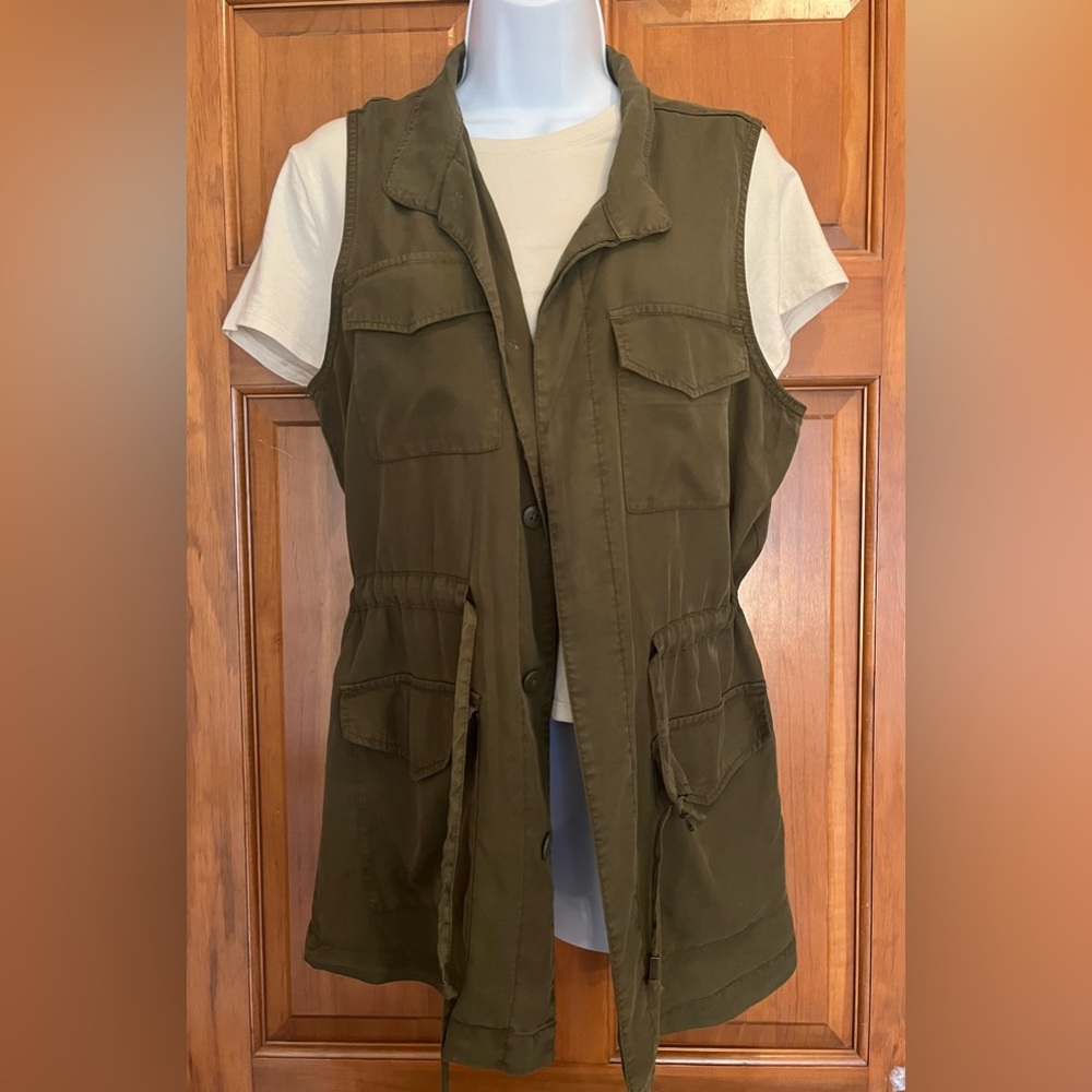 Army green, light weight vest